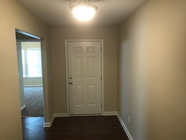 Building Photo - 208 Lakepointe Drive