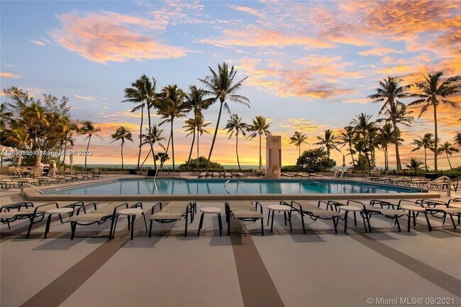 Building Photo - 251 Crandon Blvd