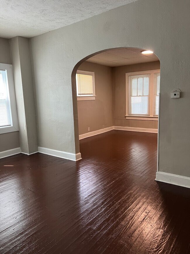Foto del edificio - 3725 E Vermont St