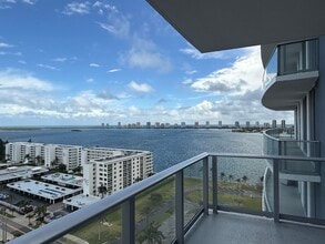 Building Photo - 220 Lake Shore Dr