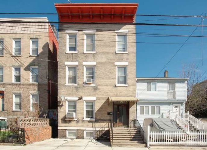Primary Photo - 294 New York Ave