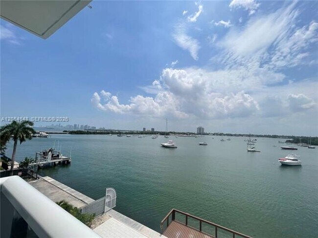 Foto del edificio - 7928 West Dr