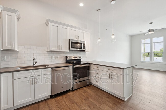 Building Photo - 935 McAlway Rd