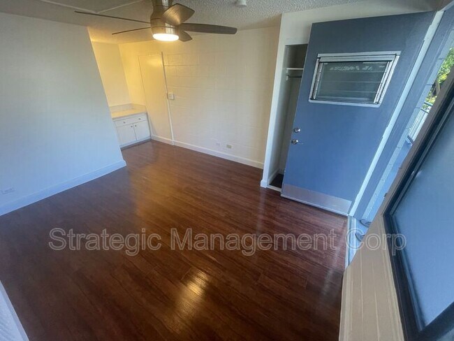 Building Photo - 1301 Lusitana St