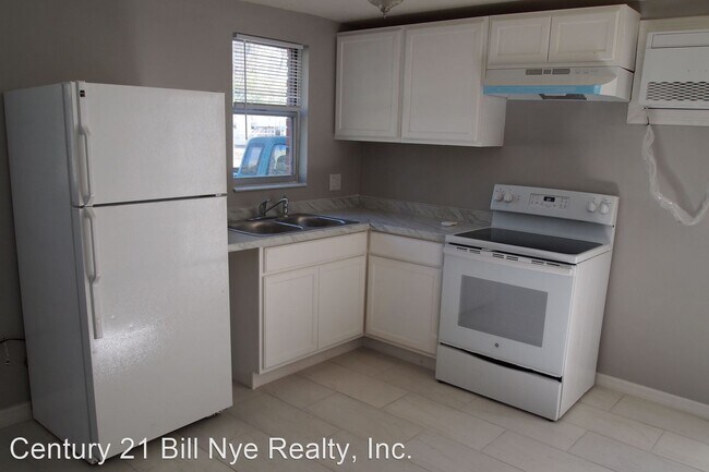Building Photo - 1 br, 1 bath House - 38434 Alston Avenue