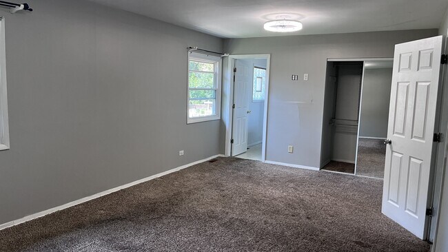 Foto del edificio - 110 Woodcrest Cir