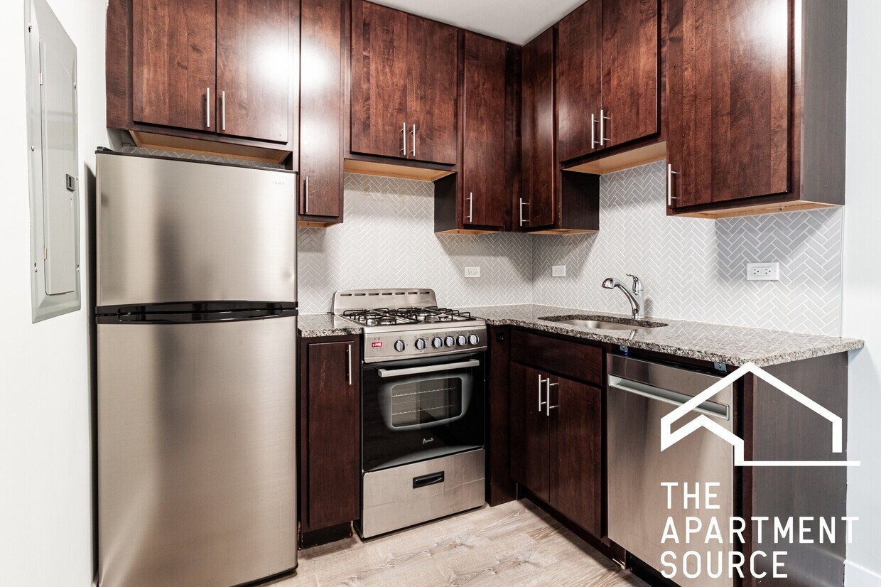Photo - 530 W Surf St (Chicago, IL)
