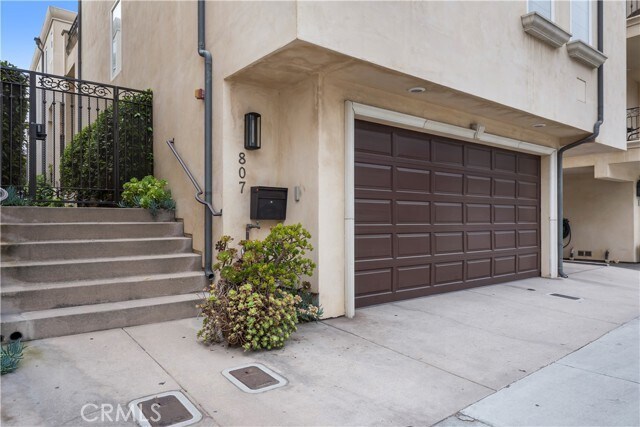 Foto principal - 807 Crest Dr