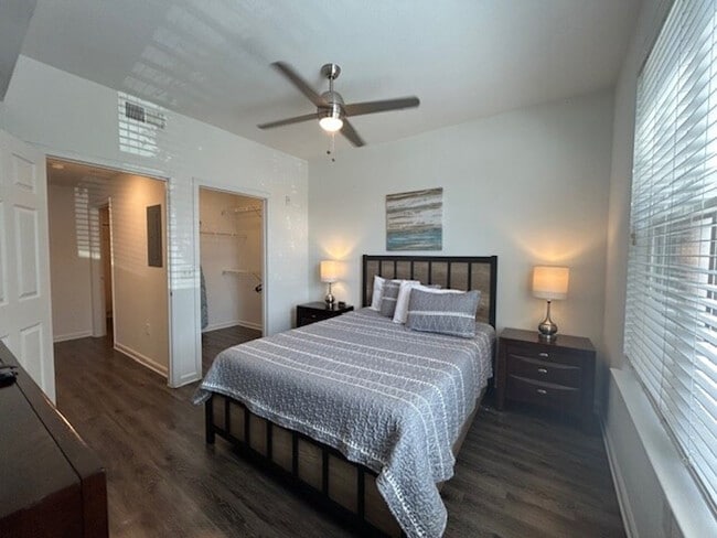 Building Photo - 555 14th St NW