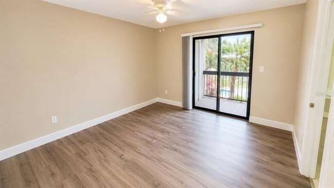 Building Photo - 4033 Crockers Lake Blvd