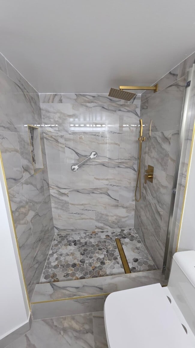 Foto del edificio - 1690 NE 191st St