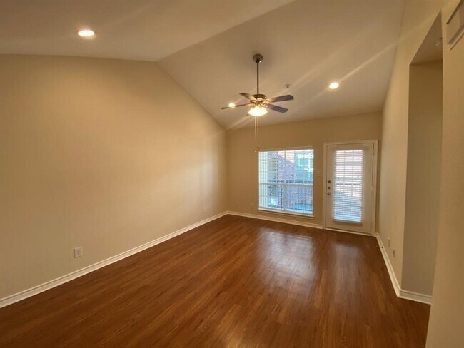 Foto del edificio - 1901 Post Oak Park Dr