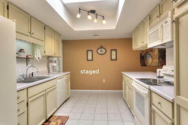 Building Photo - 971 N Camino De Luz