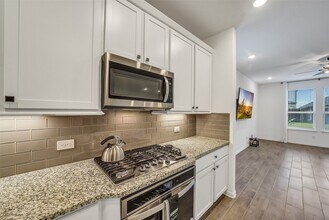 Building Photo - 31618 Donoso Dr