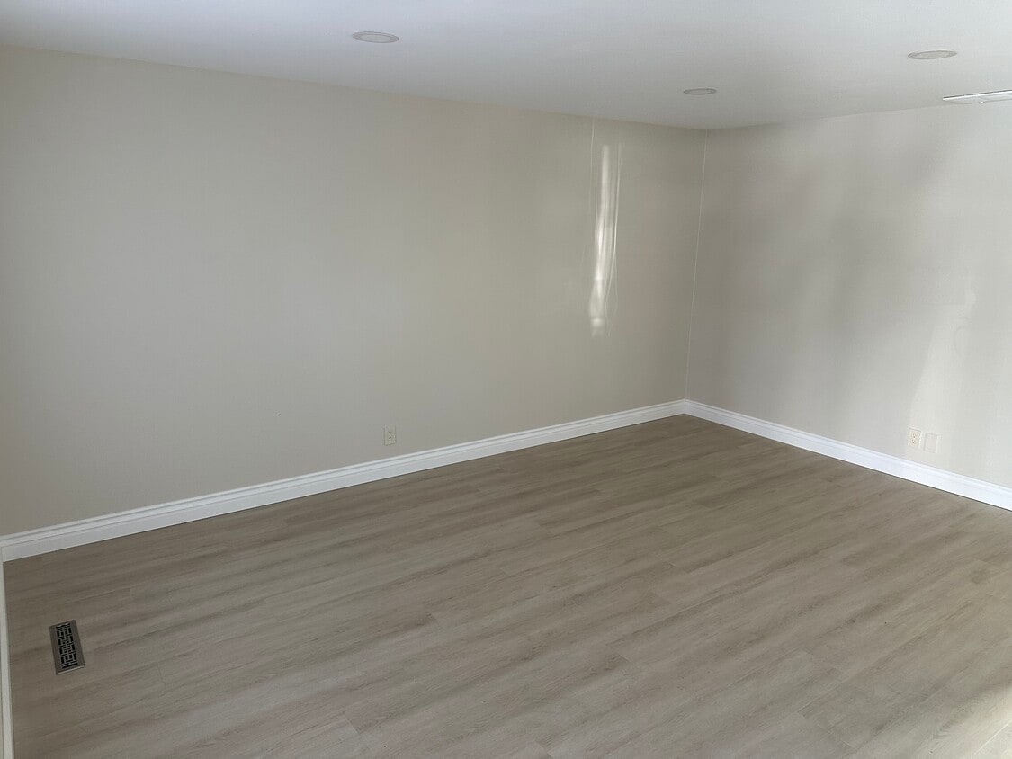Foto principal - 3277 Alma St