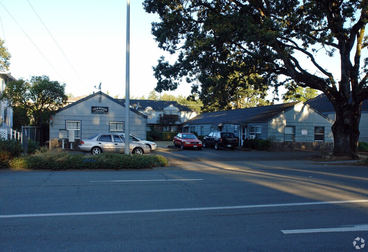 Building Photo - Lynwood Apartments