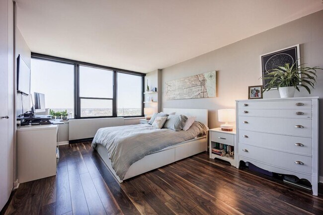 Foto del edificio - 1560 N Sandburg Ter