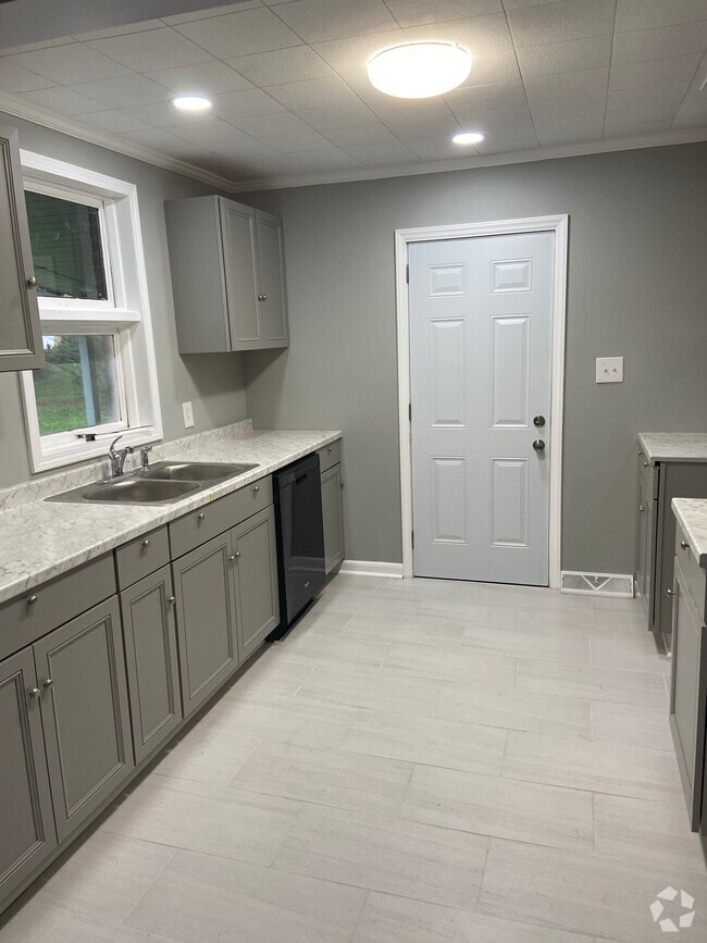 Building Photo - 3818 Pineneedle Dr