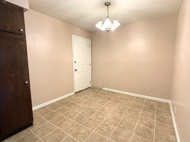 Building Photo - 3 Bedroom Single Family Home