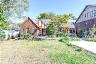 Building Photo - 502 32nd Ave S