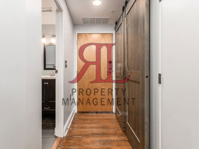 Building Photo - 106 N High St