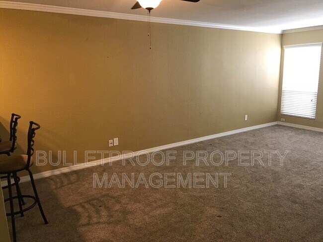 Building Photo - 7166 N Fruit Ave