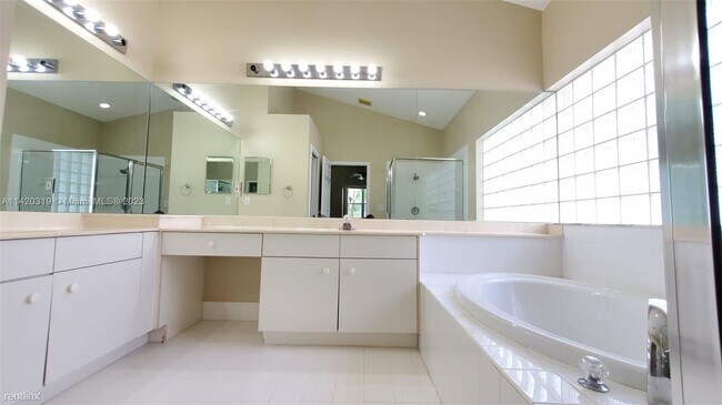 Foto del edificio - 3 br, 2 bath House - 4819 NW 22nd Pl