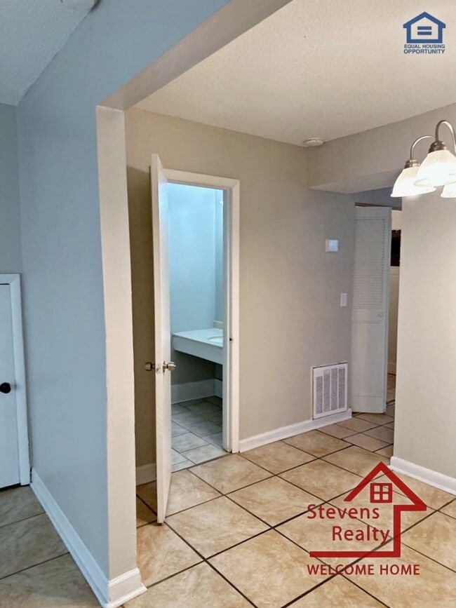 Building Photo - 4330 Wilson St