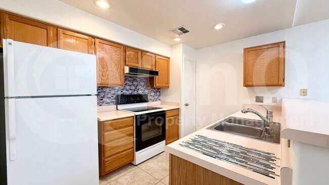 Foto del edificio - 8140 N 107th Ave