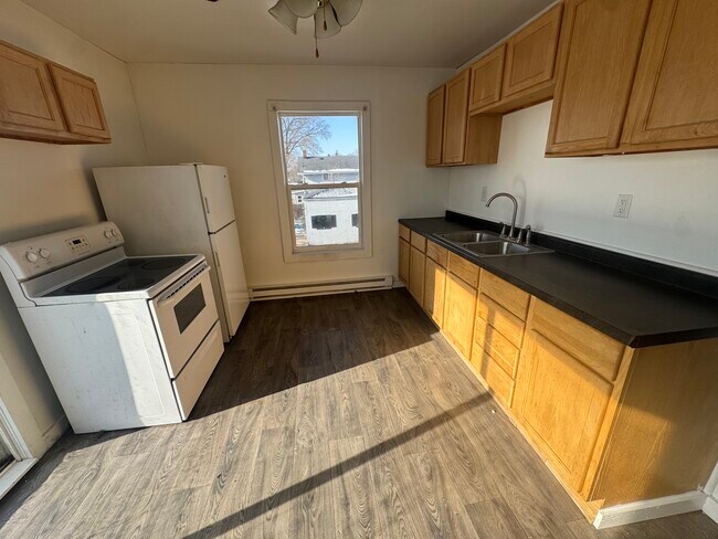 Building Photo - 723 W Jefferson St