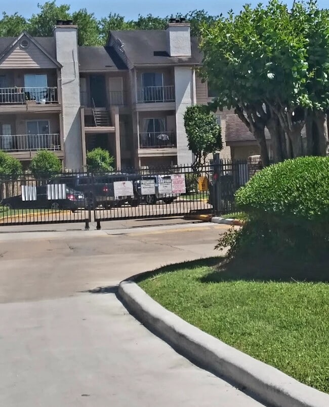 10101 S Gessner Rd Unit 208, Houston, TX 77071 Condo for Rent in