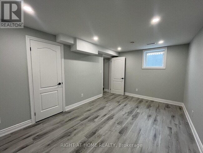 Building Photo - 22 Amboise Crescent