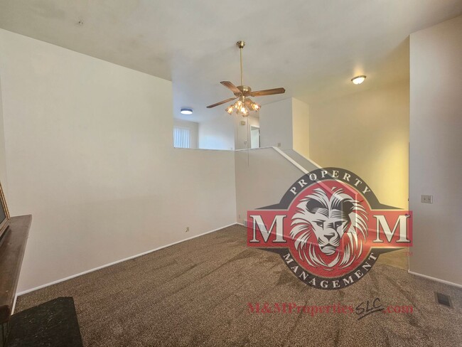 Foto del edificio - Updated 3 Bd. Office. Walk-Out Basement