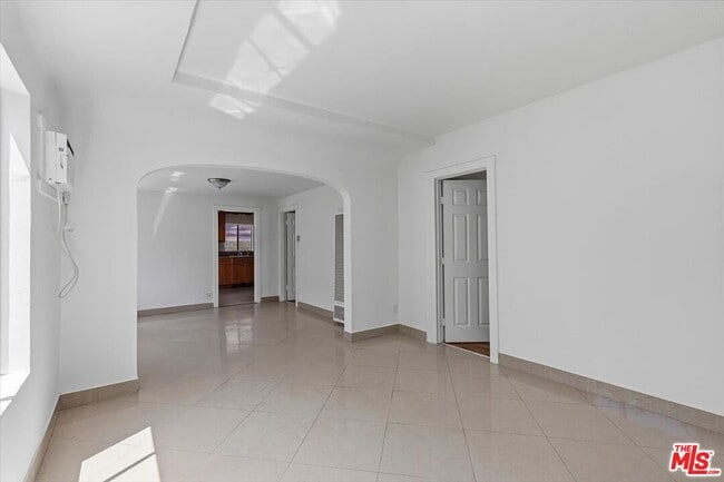 Foto del edificio - 4133 Bemis St