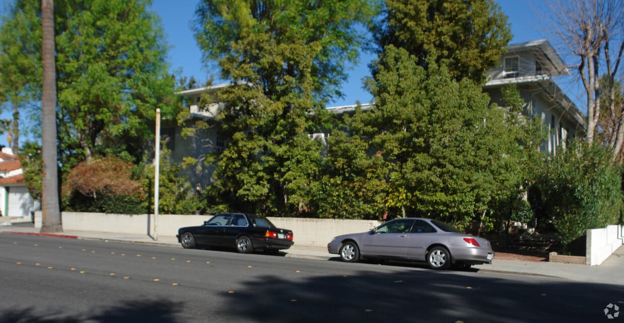 Foto del edificio - 365 California Blvd