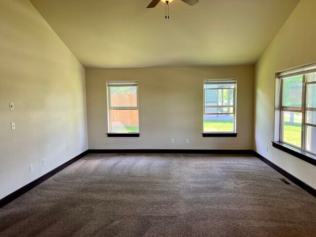 Foto del edificio - 3 Bed 2 Bath home in Bozeman
