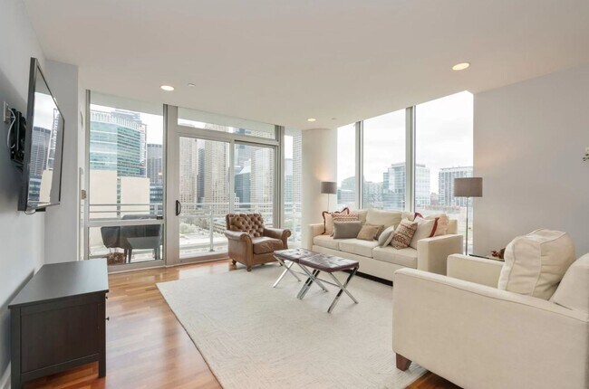 Foto del edificio - 737 W Washington Blvd