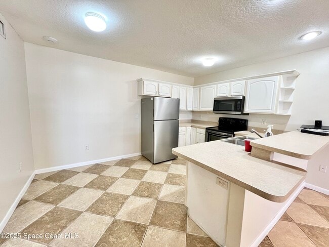 Building Photo - 22 Tulip Ave
