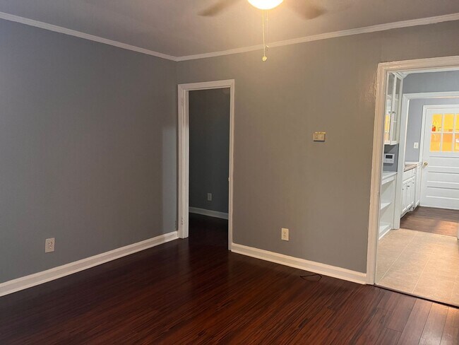 Foto del edificio - QUAINT 2 BEDROOM MINUTES FROM DOWNTOWN RAL...