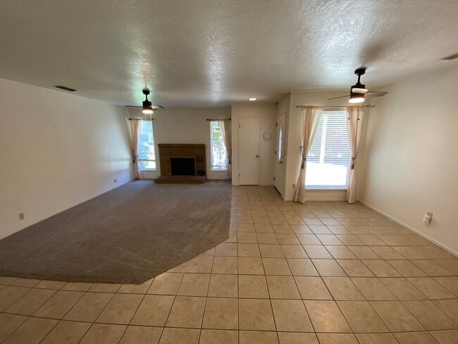 Building Photo - Charming home! Coming soon!