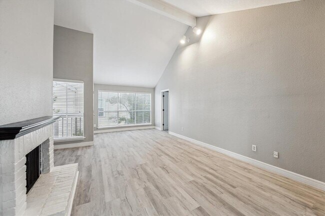 Building Photo - 2100 Tanglewilde St