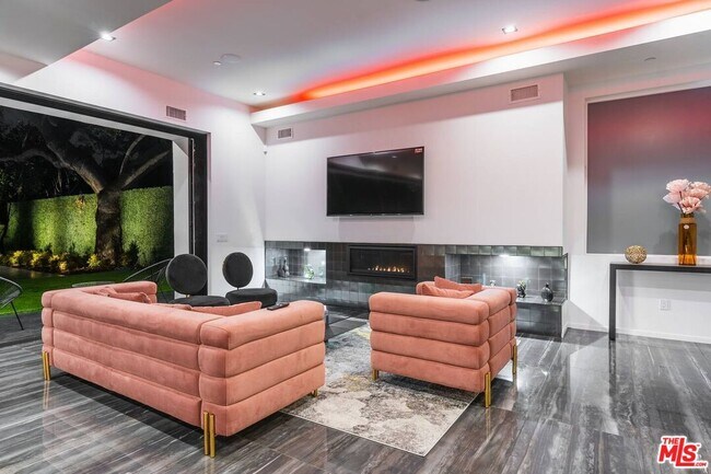 Foto del edificio - 11246 Kling St