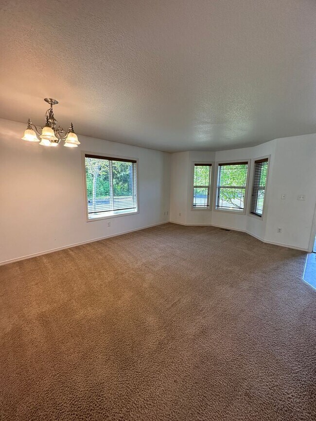 Foto del edificio - 3604 Astaire St NE