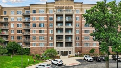 Building Photo - 125 Lakeview Dr