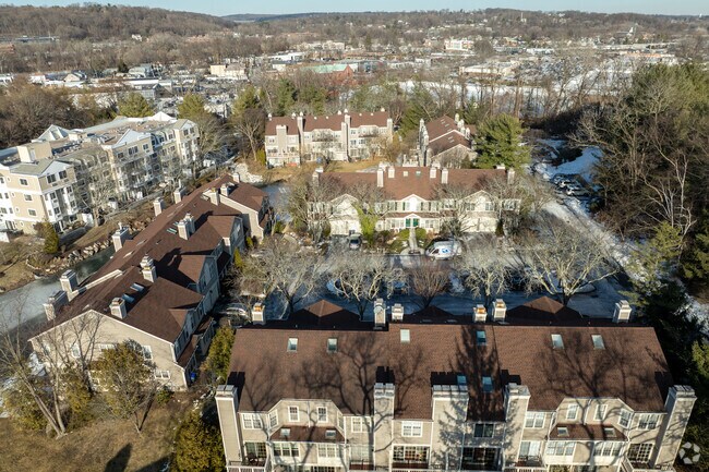 500 Pondside Drive - Ponside Village