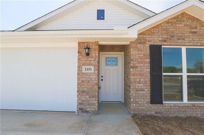 Foto del edificio - 2151 Wildflower Dr