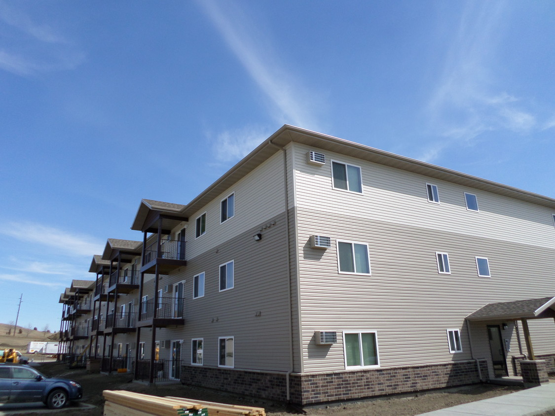 Primary Photo - 2700 Hawken St