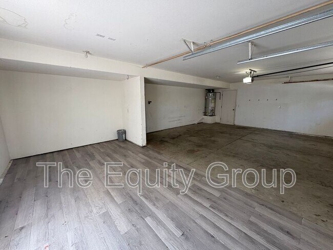 Building Photo - 703 W Russell Ave