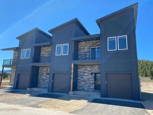 Building Photo - 105 CR 5142