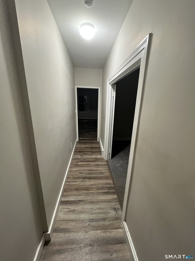 Building Photo - 26 Monroe St